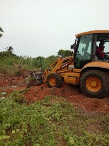 வலிகாமம் வடக்கு பிரதேச சபையின் விளையாட்டு மைதானம் துப்பரவாக்கும் பணி முன்னெடுக்கப்படுகின்றது.